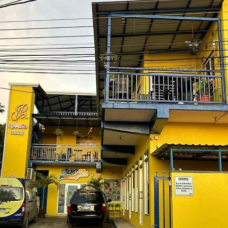 B Aparts Hotel Coxen Hole Bagian luar foto