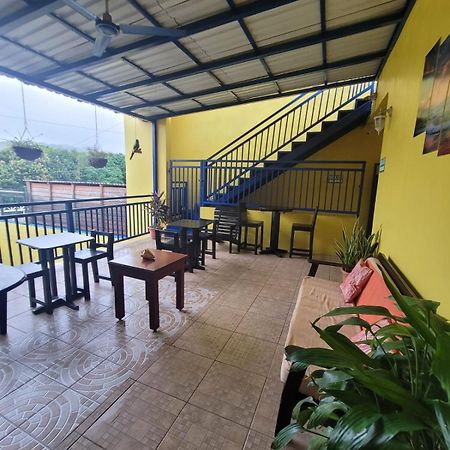 B Aparts Hotel Coxen Hole Bagian luar foto