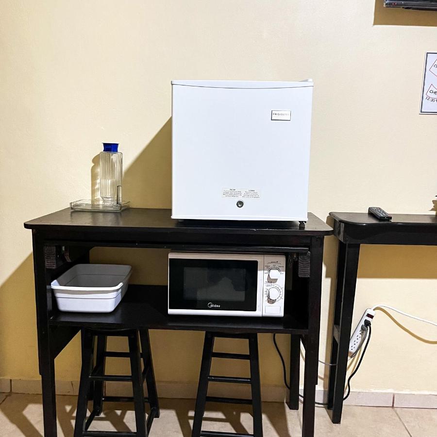 B Aparts Hotel Coxen Hole Bagian luar foto
