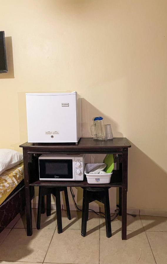B Aparts Hotel Coxen Hole Bagian luar foto
