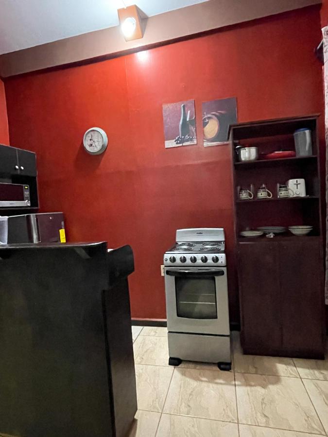 B Aparts Hotel Coxen Hole Bagian luar foto