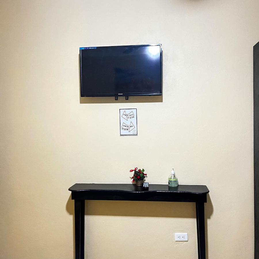 B Aparts Hotel Coxen Hole Bagian luar foto