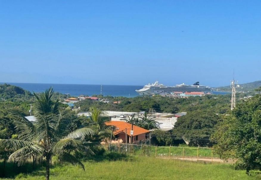 B Aparts Hotel Coxen Hole Bagian luar foto