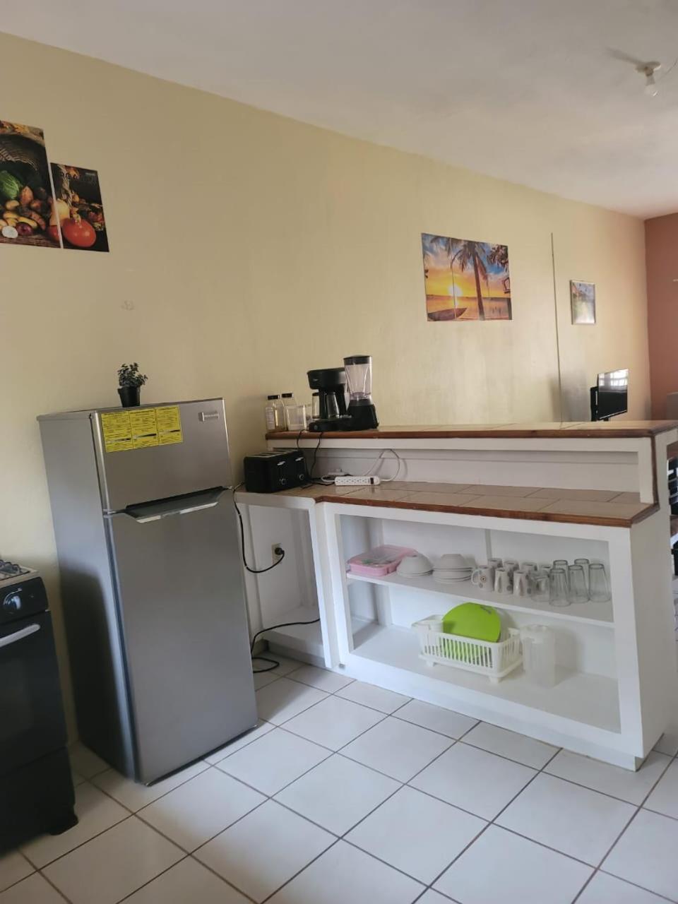 B Aparts Hotel Coxen Hole Bagian luar foto