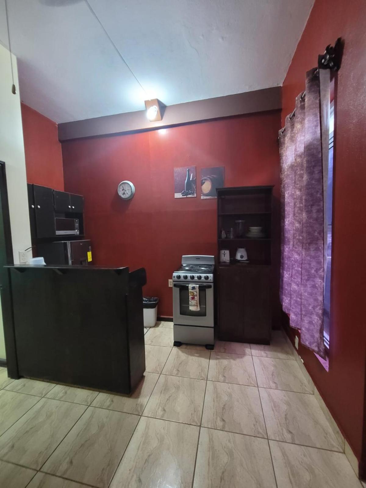 B Aparts Hotel Coxen Hole Bagian luar foto