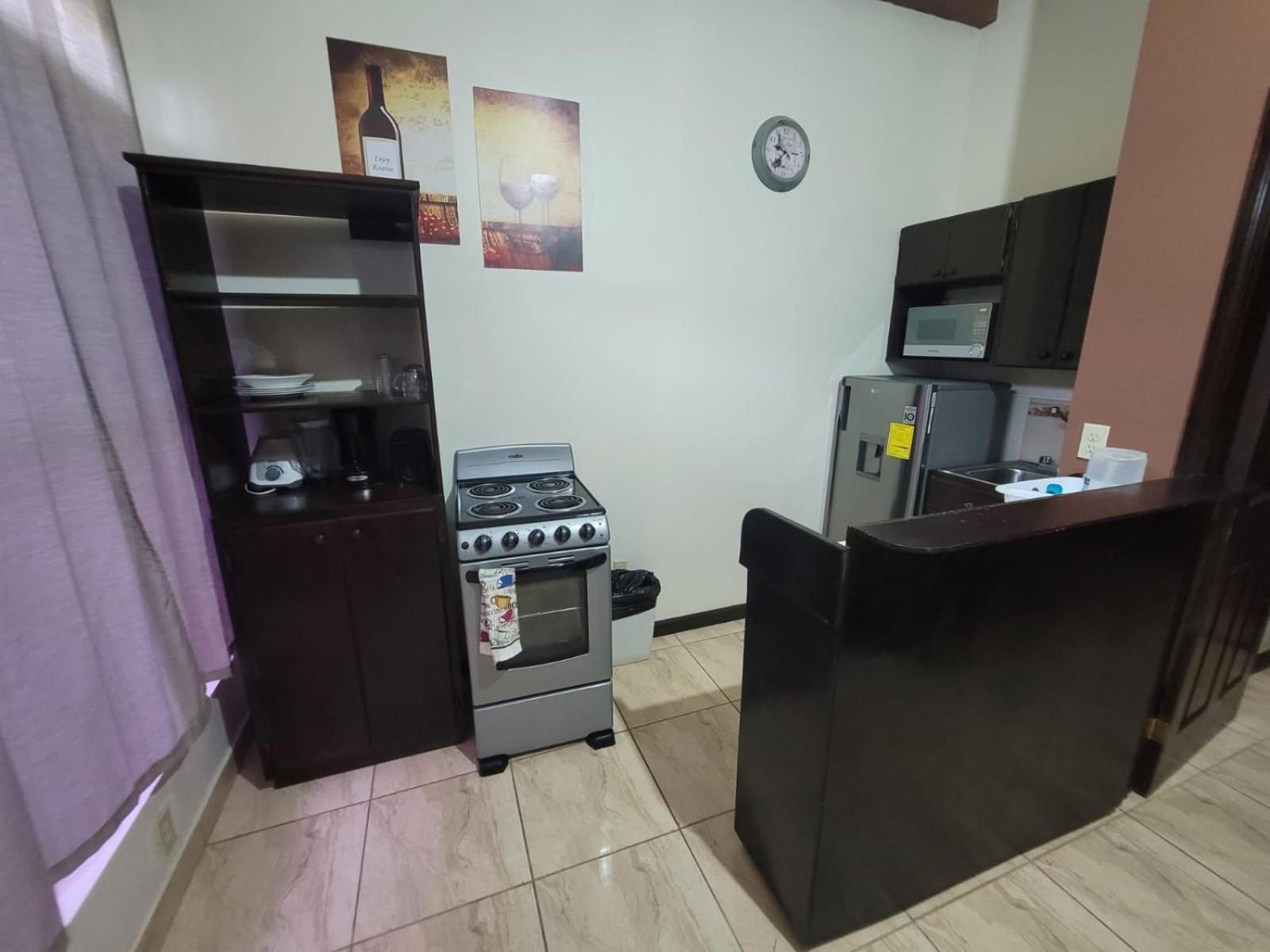 B Aparts Hotel Coxen Hole Bagian luar foto