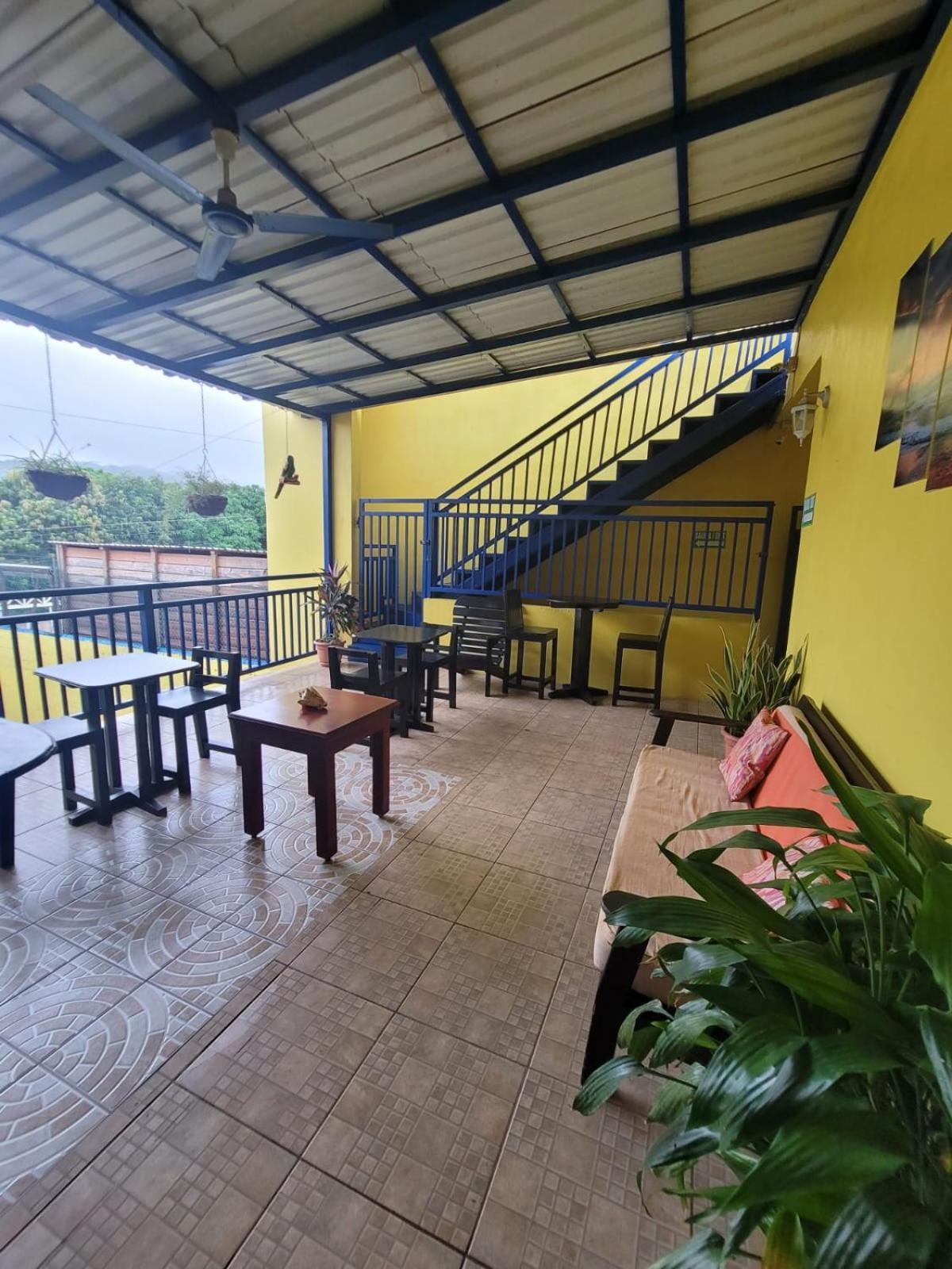 B Aparts Hotel Coxen Hole Bagian luar foto